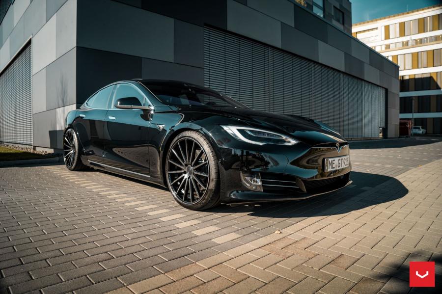  Tesla Model S on Vossen Wheels (VFS-2) 2018 года  (фото 15 из 43)